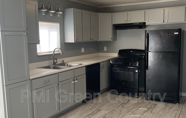 2626 W 48 ST