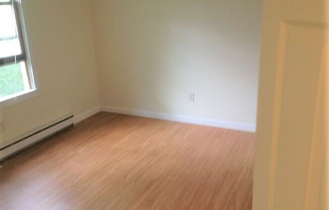 2 beds, 1 bath, $1,370, Unit D