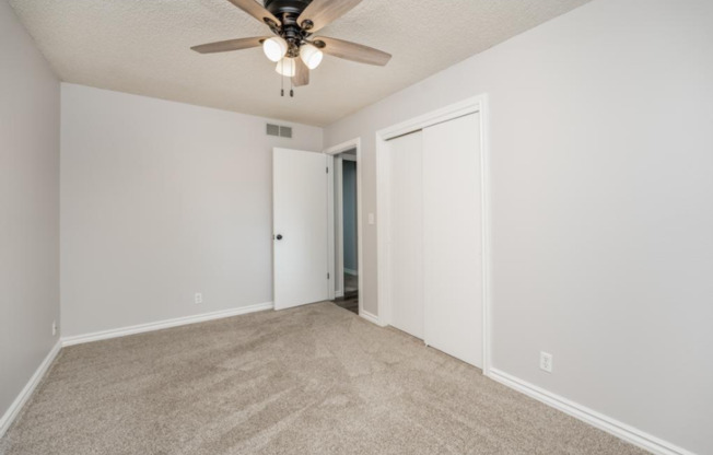 Cute 3 bedroom house near shopping, restaurants, and easy highway access!