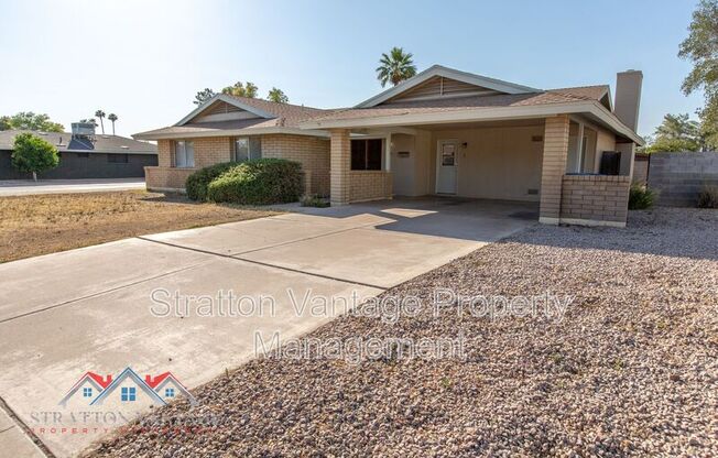 704 E LN JOLLA DR