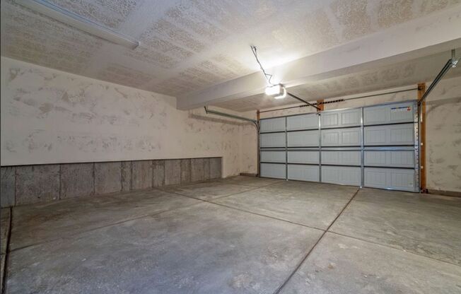 3 beds, 2.5 baths, $2,200