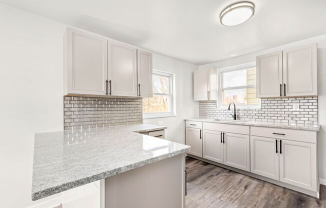 Stunning 2 bedroom home in Mt. Washington available May 1!