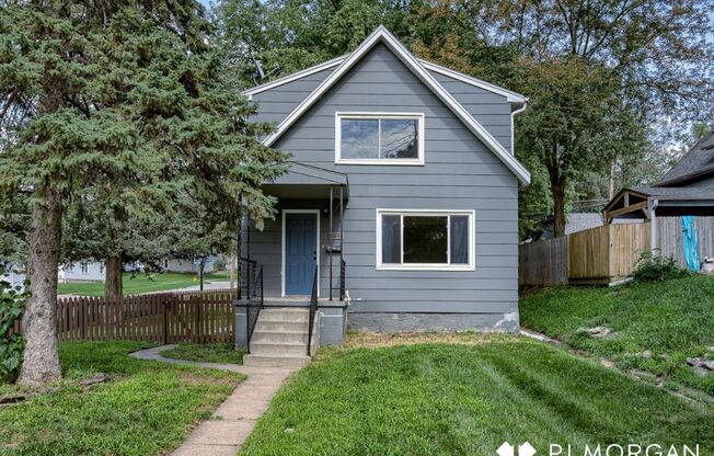 3 bedroom, 2 bathroom House Available Immediately