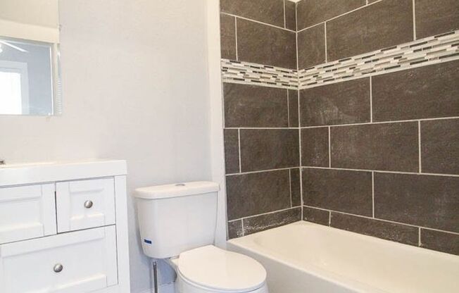 3 bedroom 2 bath in Highland!