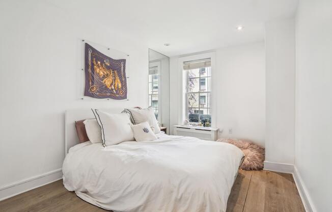 221 W 13 ST