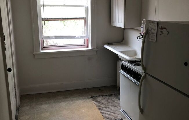 2 beds, 1 bath, 1,100 sqft, $1,225, Unit 11