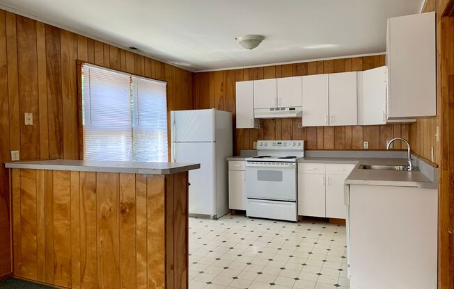 4 beds, 2.5 baths, $4,200