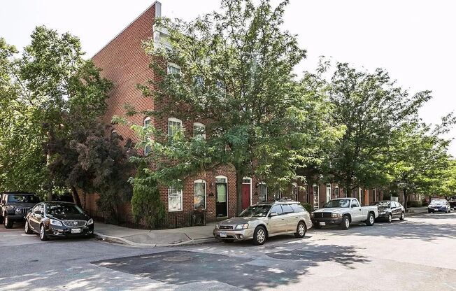 Coming Soon – 3BR/4BA End-Unit Townhome with Rooftop Deck & Parking in Locust Point
