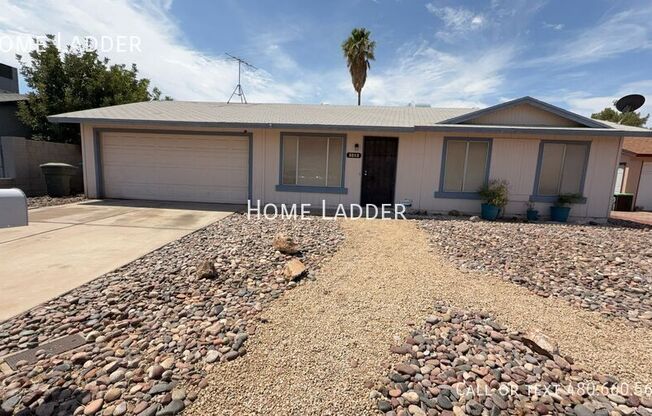 3213 E HARTFORD AVE