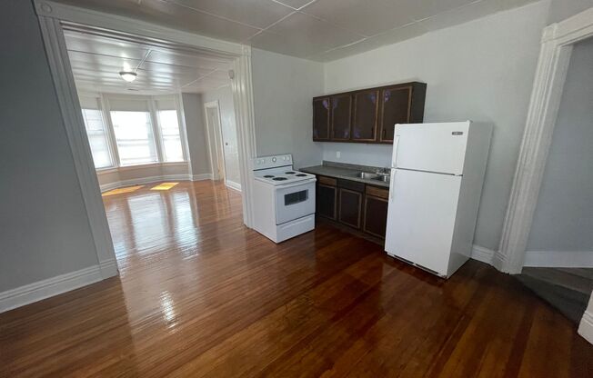 1 bed, 1 bath, $650, Unit Apt #2