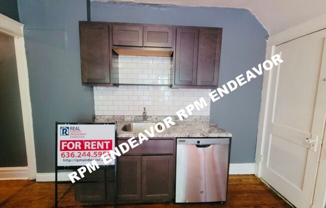 2 beds, 1 bath, 995 sqft, $850