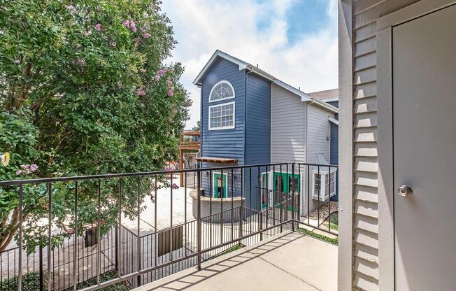 2 beds, 2 baths, 924 sqft, $1,090