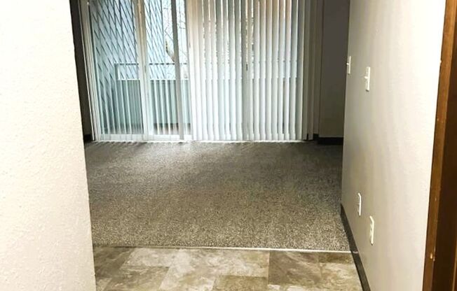 Studio, 1 bath, 440 sqft, $1,085, Unit 216