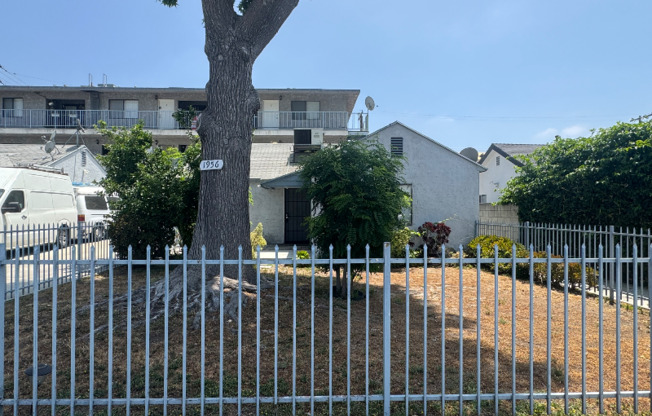 1956 N PARISH PL