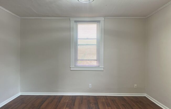 2 beds, 1 bath, $1,100, Unit 548 Valley Rd Apt B