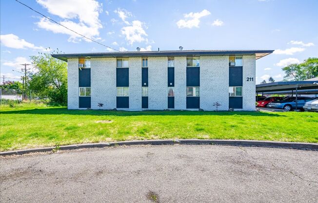 2 beds, 1 bath, 760 sqft, $1,100, Unit 12