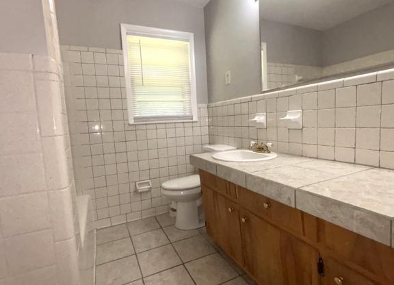 1255 ANGELIA DR SW
