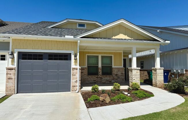 Large 2 Bed, 2 Bath in Beautiful Well-Maintained Neighborhood