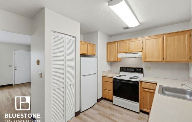 3 beds, 1 bath, 886 sqft, $1,795, Unit 19