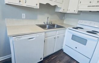 2 beds, 1 bath, 692 sqft, $995, Unit 100-L