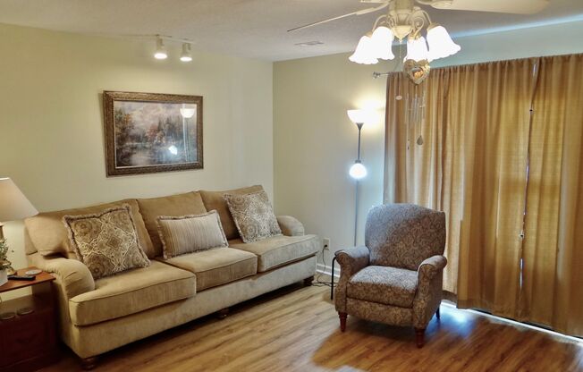 2 beds, 2 baths, $1,400