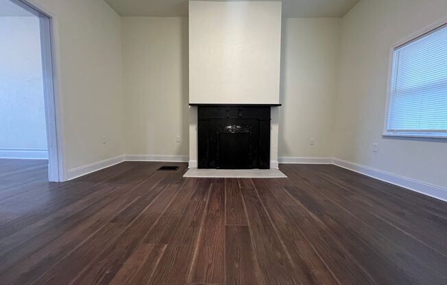 2 beds, 1 bath, $1,295