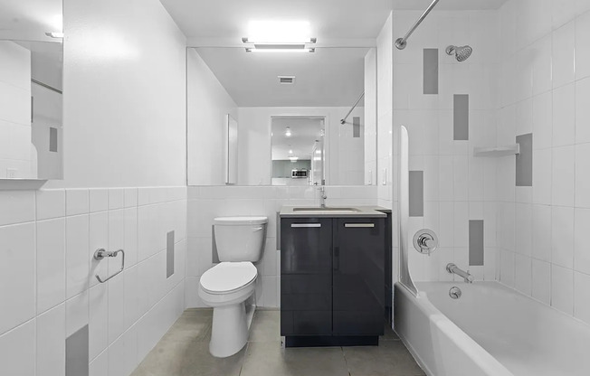 3 beds, 2 baths, $5,500, Unit 719