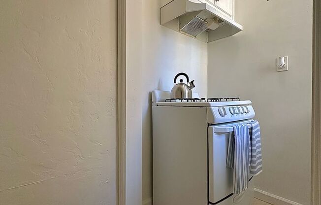 Studio, 1 bath, 350 sqft, $1,195, Unit 202