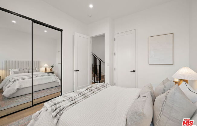 257 1/2 S PARK VW ST