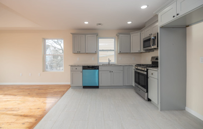 241 S 11 ST