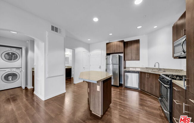 1408 W Washington Blvd