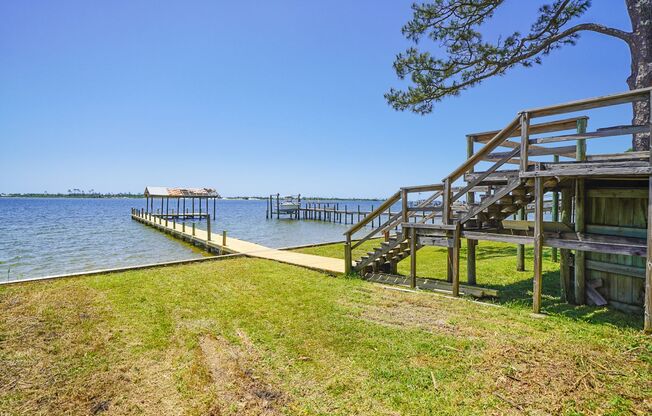 Long-Term Renovated Waterfront Home!