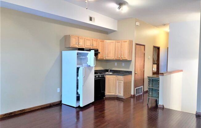 1 bed, 1 bath, 850 sqft, $1,700, Unit 2F