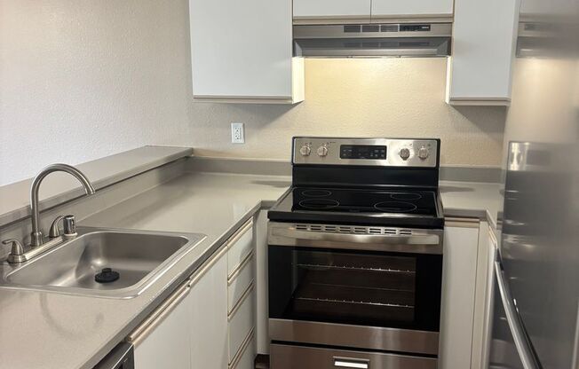 1 bed, 1 bath, 715 sqft, $2,045, Unit 307