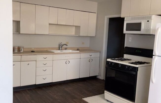 Henderson - 3 Bedrooms - 1 Baths - Corner Lot