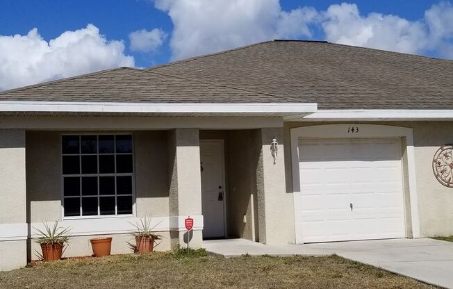 3 bedroom 2 bath 1 Car Garage Duplex!