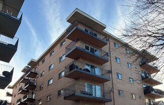 1 Bed One Bath in DOWNTOWN Forest Park!!!
