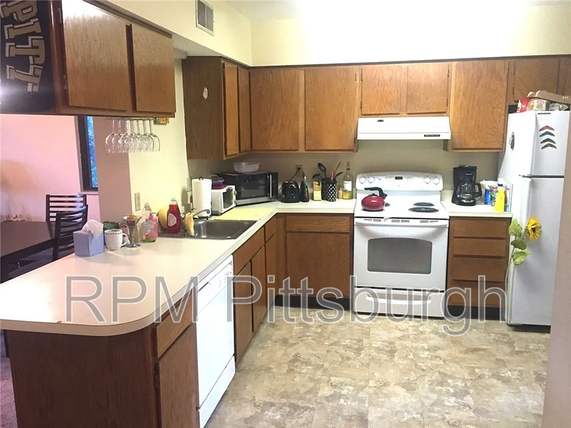 3242 NIAGARA SQ