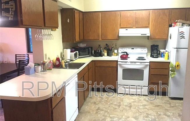 3242 NIAGARA SQ