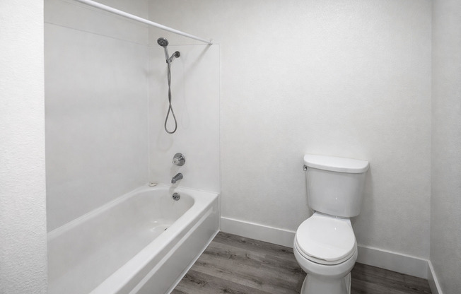 2 beds, 1 bath, 900 sqft, $1,595, Unit 42