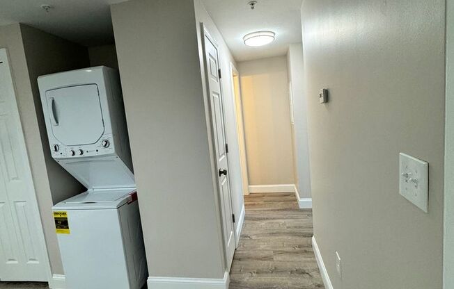 2 beds, 1 bath, 680 sqft, $2,500, Unit 21-33