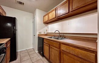 2 beds, 2 baths, 1,777 sqft, $1,595, Unit B