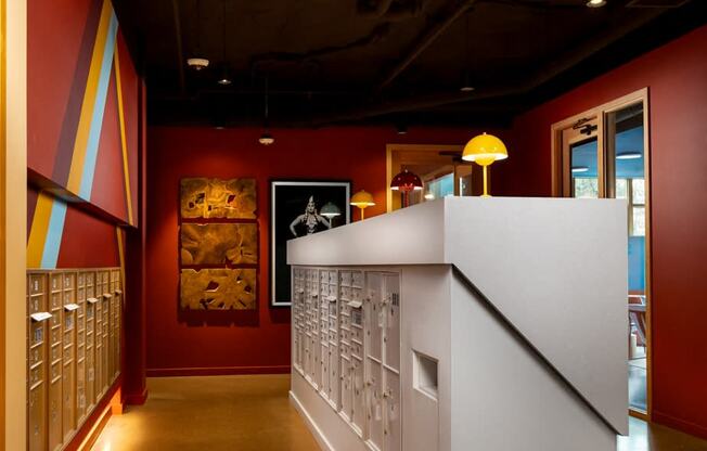 Strata_Bend_OR_Amenities_mailroom