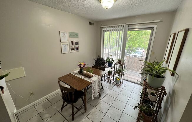 2 beds, 1 bath, $850