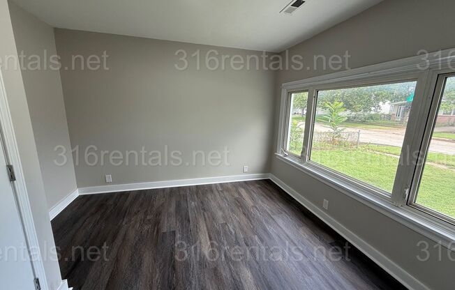 $1245 - 4 bedroom / 1 bathroom - Beautiful Remodeled Single Family Home