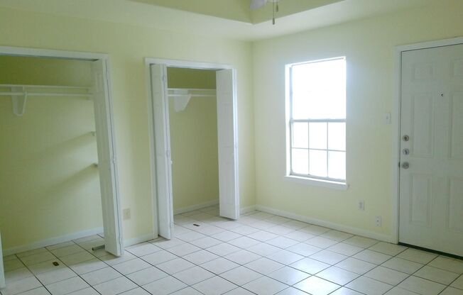 3 beds, 2 baths, $1,500, Unit # B