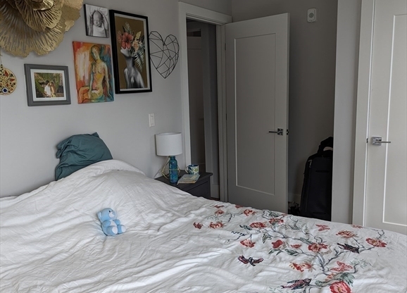 3 beds, 1 bath, 1,000 sqft, $3,975, Unit PH5