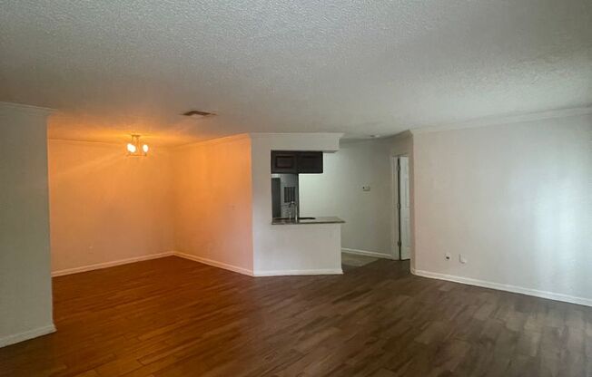 Beautiful Lake Front 2/2 Condo Near UCF !!!!