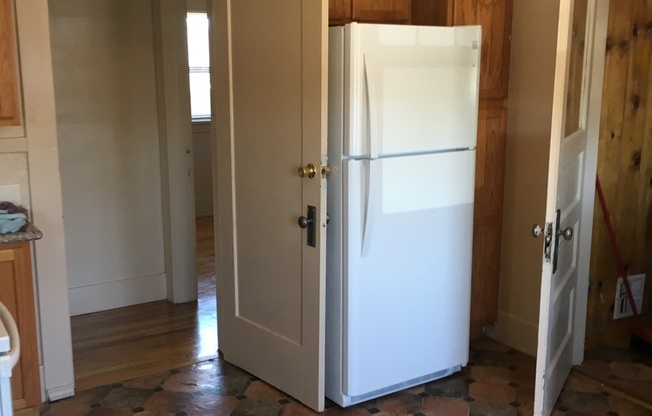 2 beds, 1 bath, $1,250