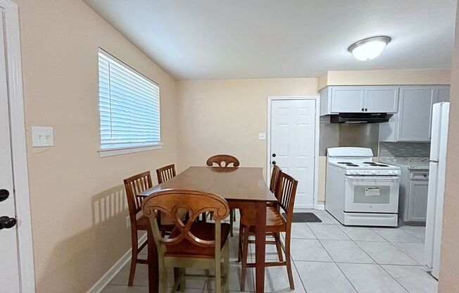 3 beds, 1 bath, $1,100